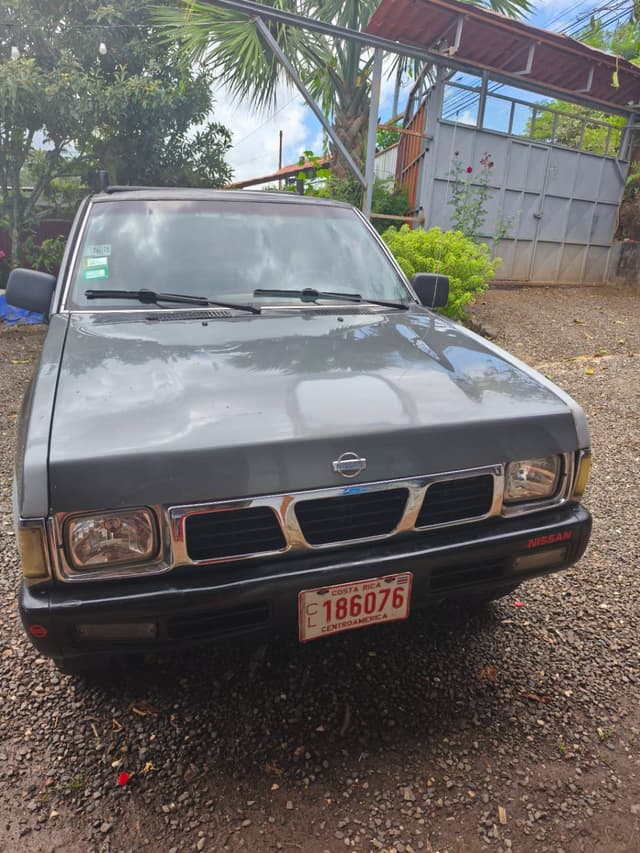 Nissan D21