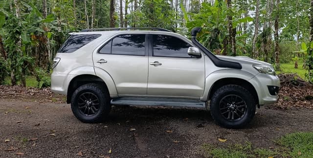 Toyota Fourtuner 2012